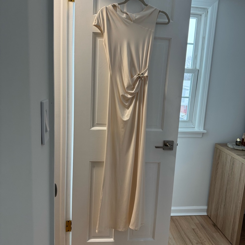 Elegant Cream Sleeveless Dress